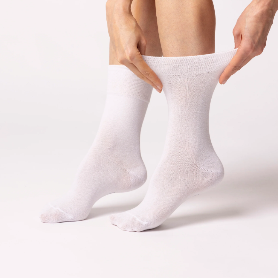 12 Pairs Ladies Gentle Grip Socks - White